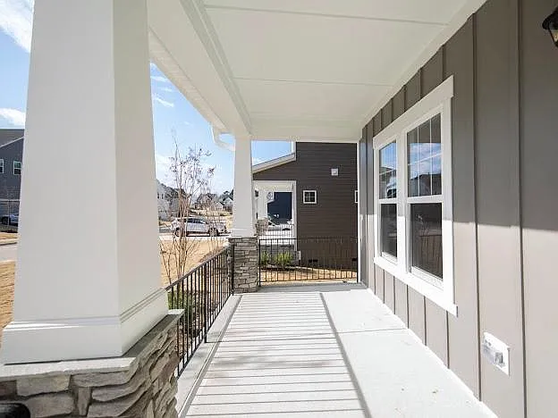 1013 Merrifield Dr — Photo 2