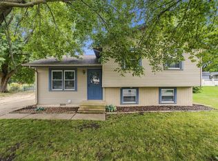 1221 Calumett Dr, Cedar Falls, IA 50613