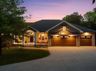 4209 Maple Ln, Minnetonka, MN 55345