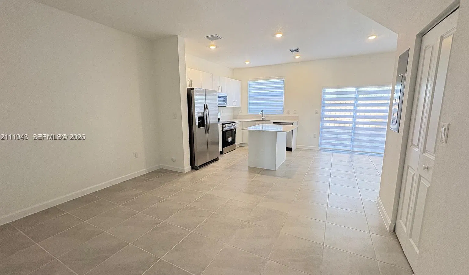 3 bed, 3.0 bath, $2,600 — Photo 2