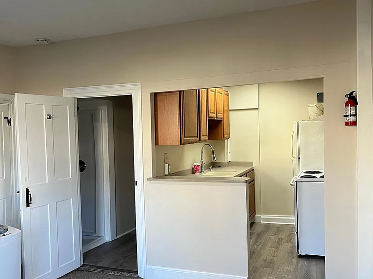 247 Old Colony Rd #A — Photo 2