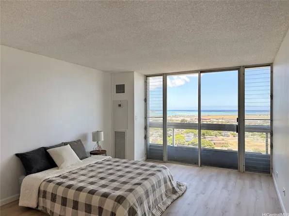 3045 Ala Napuaa Pl APT 1814, Honolulu, HI 96818