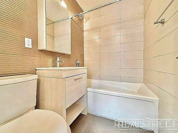 5th image of 308 Park Ave #3