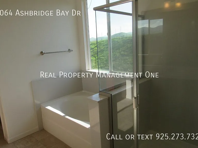 1064 Ashbridge Bay Dr — Photo 21