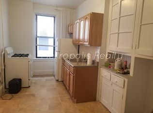 32-68 35th St #2, Astoria, NY 11106