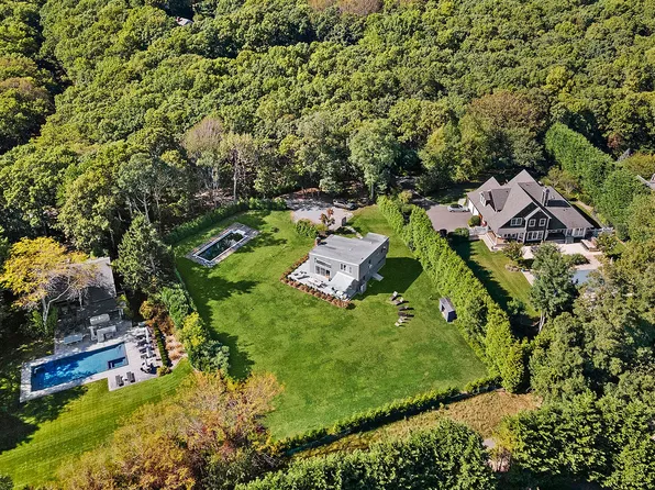 700 Edge Of Woods Rd, Water Mill, NY 11976