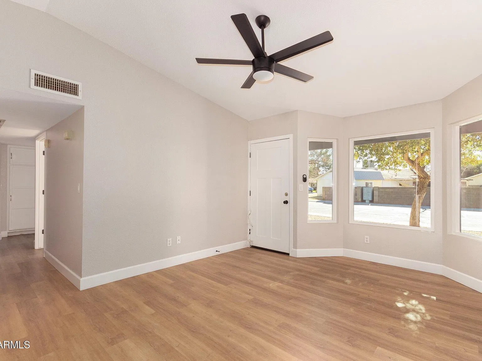 3 bed, 2.0 bath, 1554 sqft, $2,500 — Photo 4