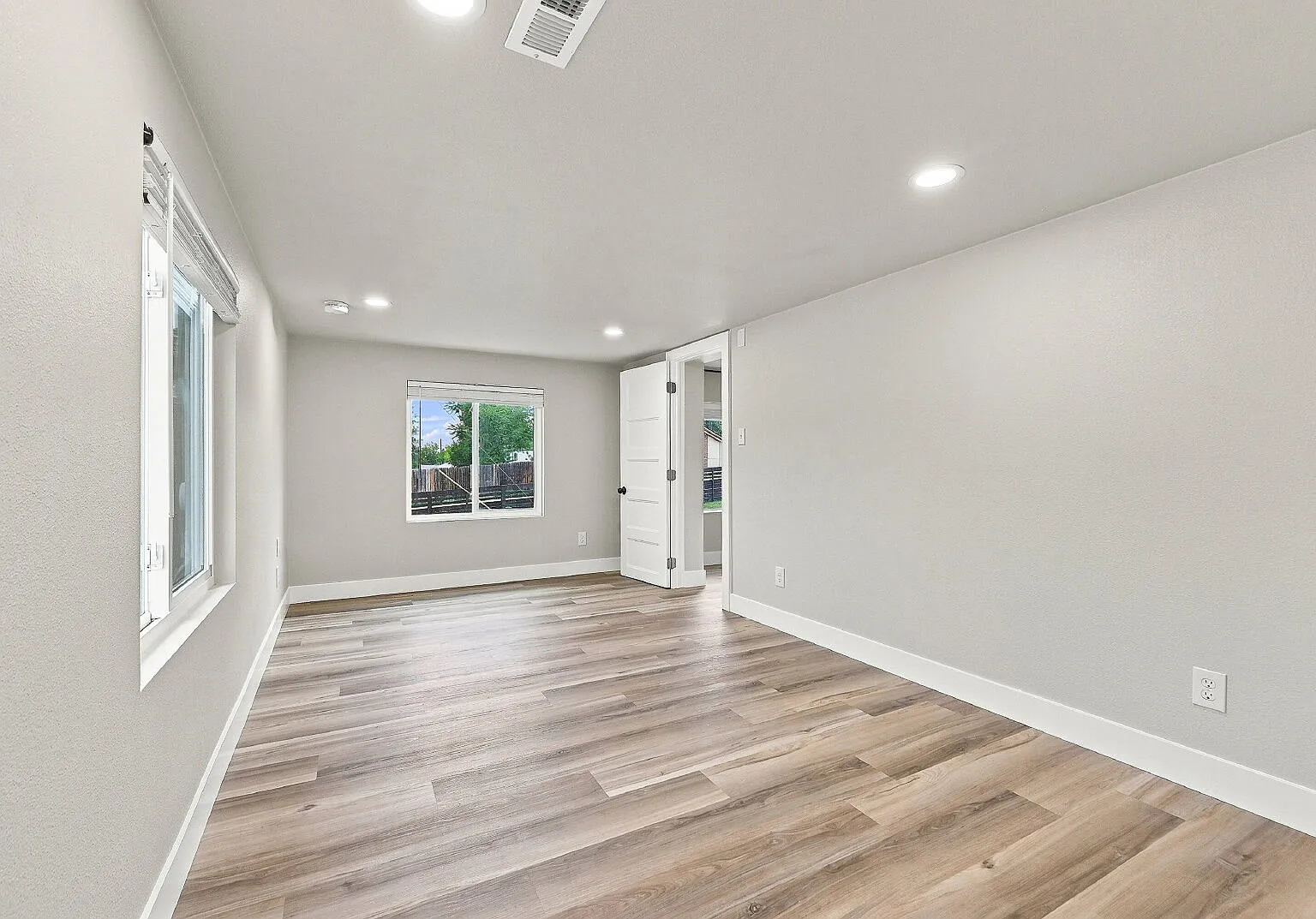 2 bed, 1.0 bath, 792 sqft, $2,346 — Photo 3