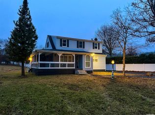 26 Woodlot Rd, Ridge, NY 11961