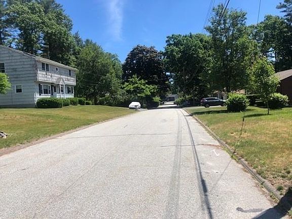 3rd image of 8 White Pine Ln