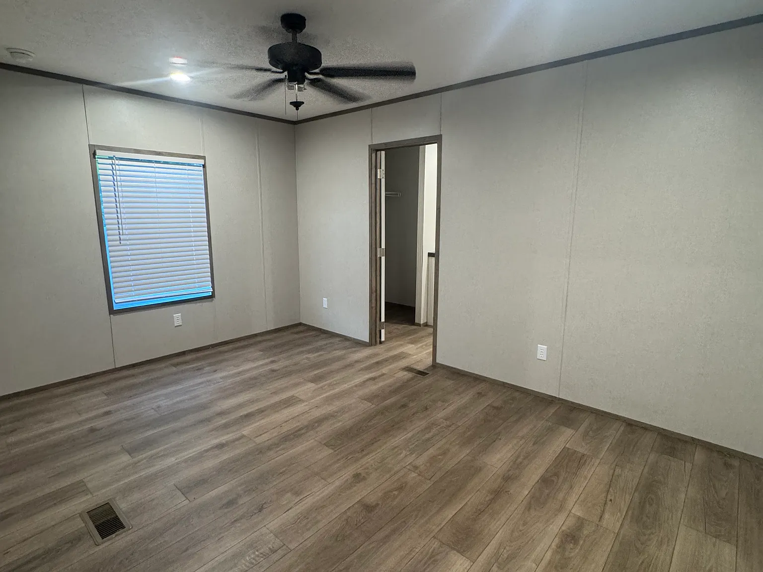 3 bed, 960 sqft, $1,799 — Photo 2
