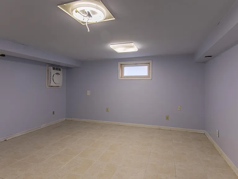 212 S Courthouse Rd — Photo 18
