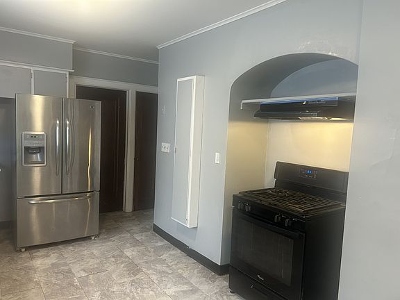 5th image of 341-43 Bruce St #341