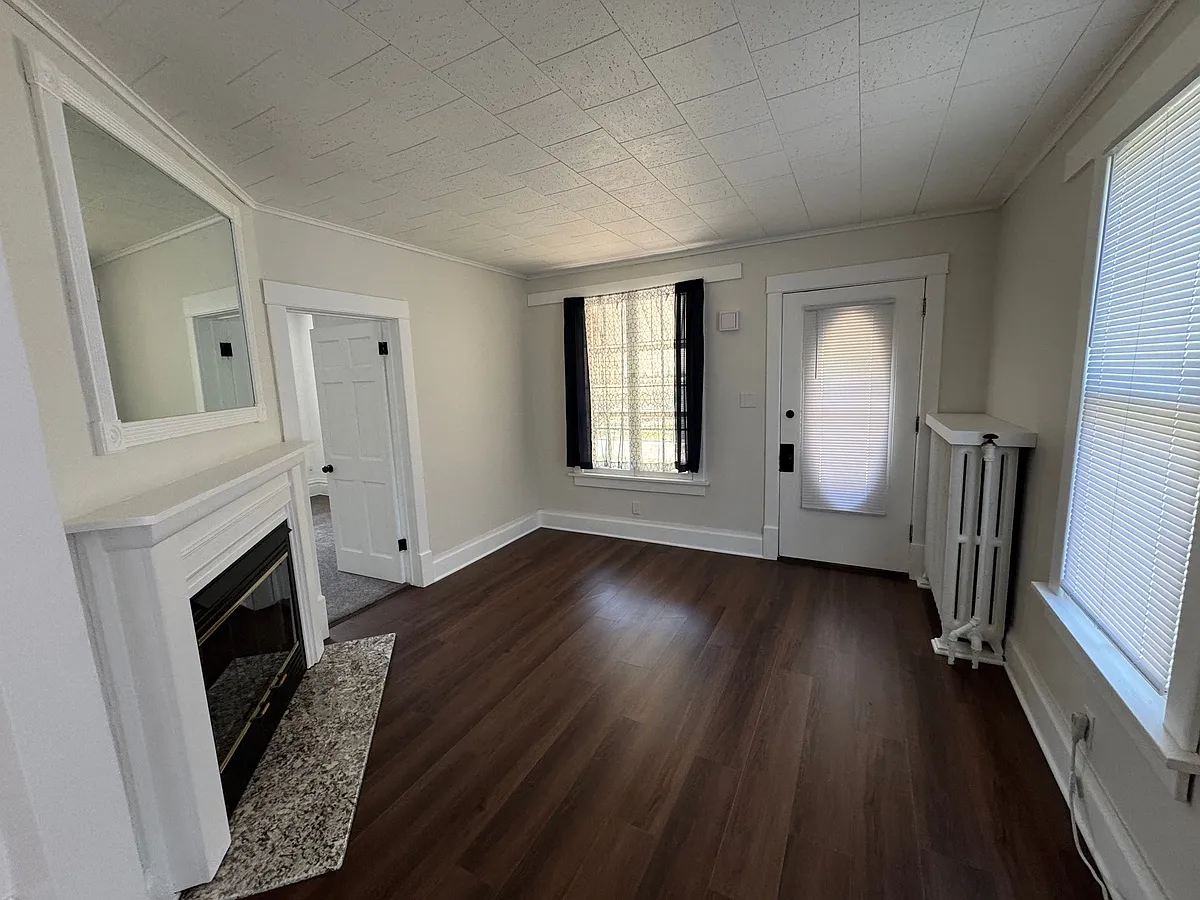 Building Photo - 1210 S Cornelia St #1