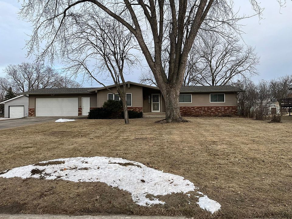 1st image of 743 Summit Dr