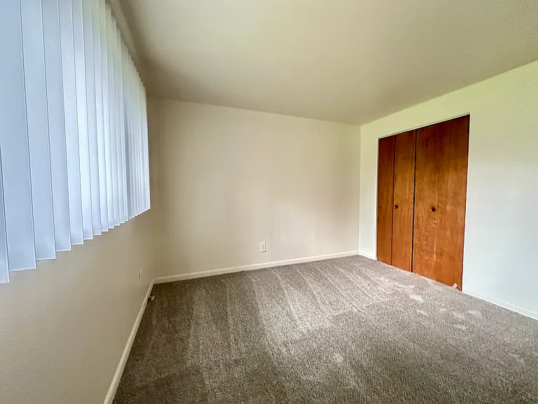 Edgewood Apartments — Photo 16
