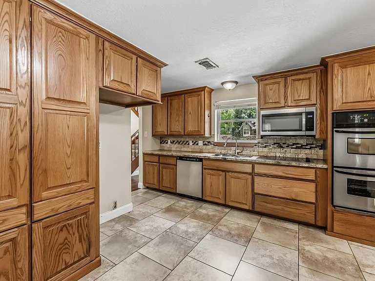 401 Woodmont Dr — Photo 11