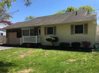 29 Wren Ct, Northport, NY 11768