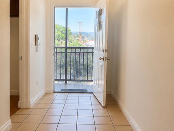 5th image of 504 E Acacia Ave #6