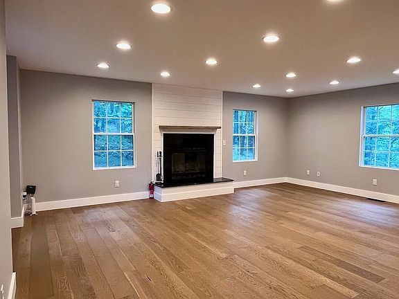 2nd image of 107 Mountain View Dr