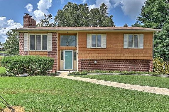 2nd image of 225 Wildwood Dr