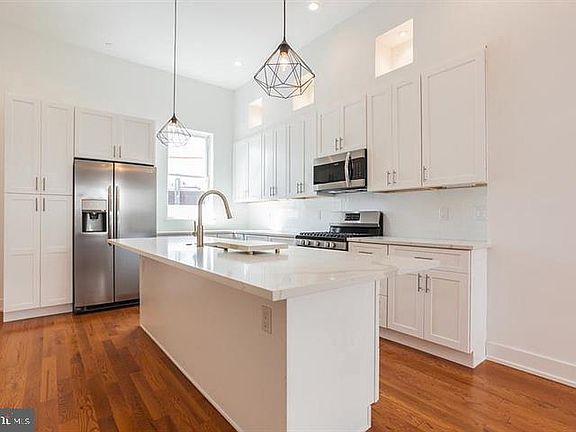 4th image of 146 W Wildey St