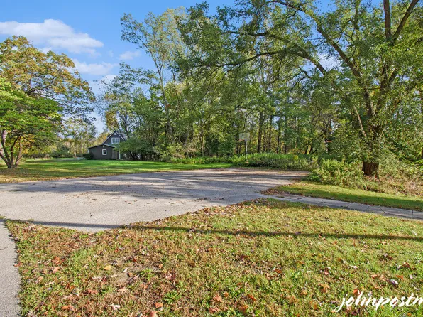 962 Buttrick Ave SE, Ada, MI 49301