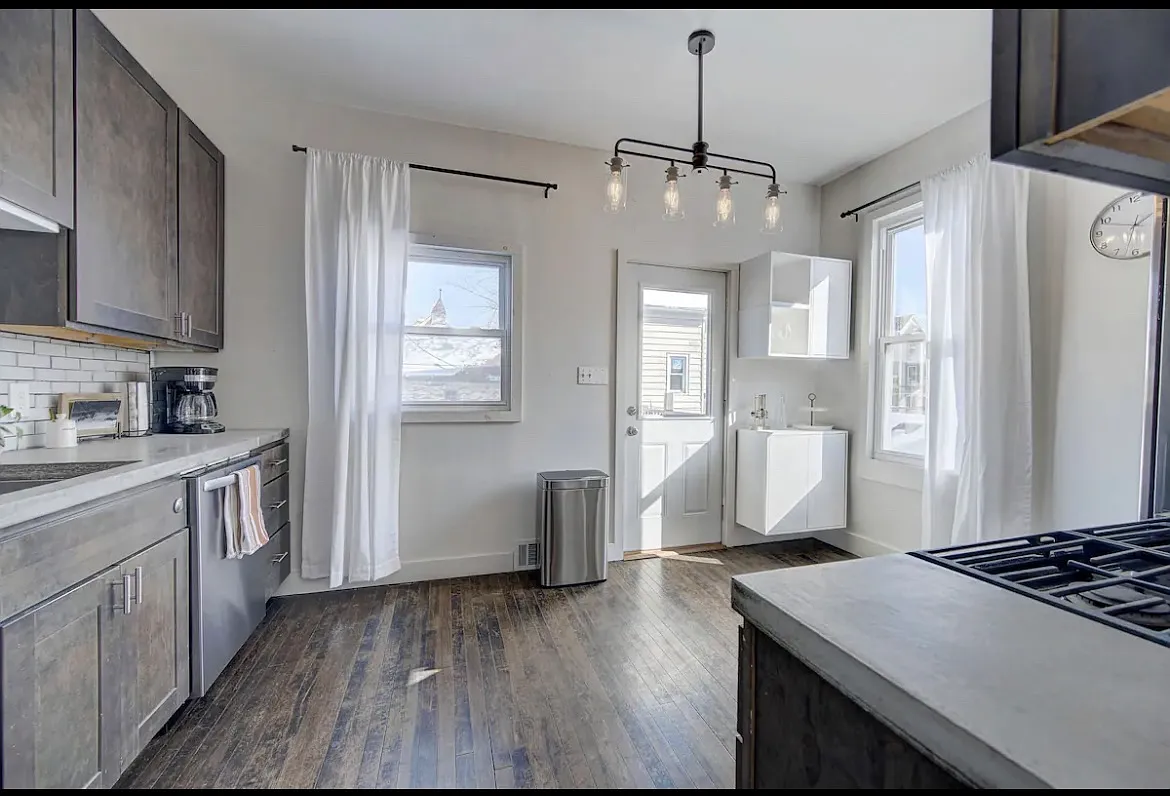 1534 N Cass St — Photo 3