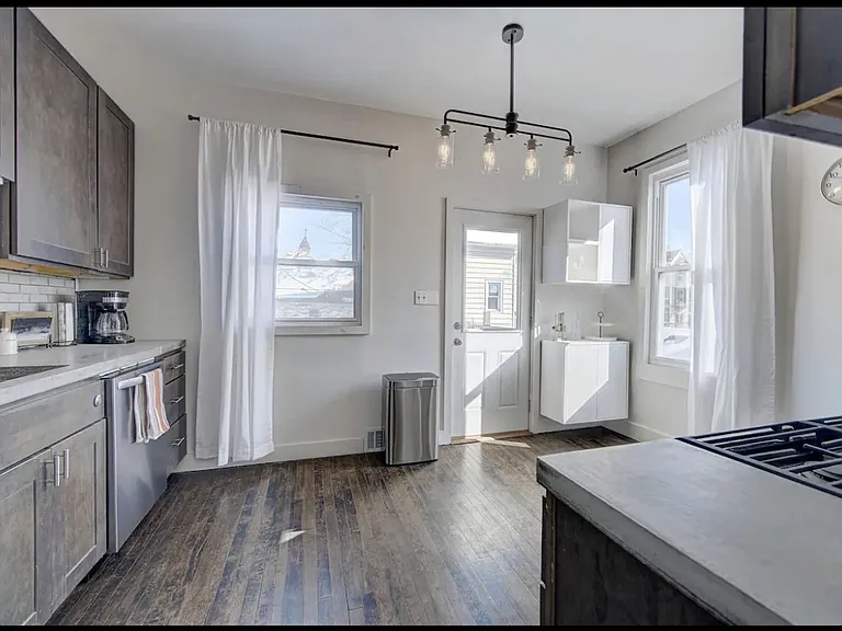 1534 N Cass St #A — Photo 3