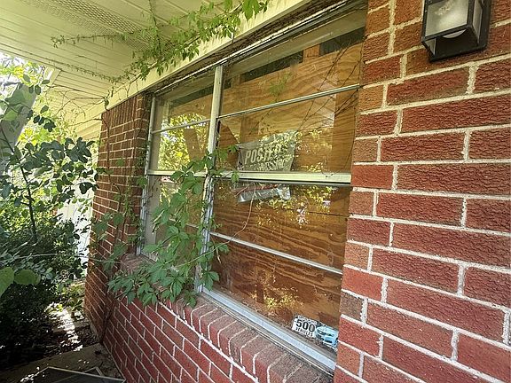3rd image of 2203 Oak St