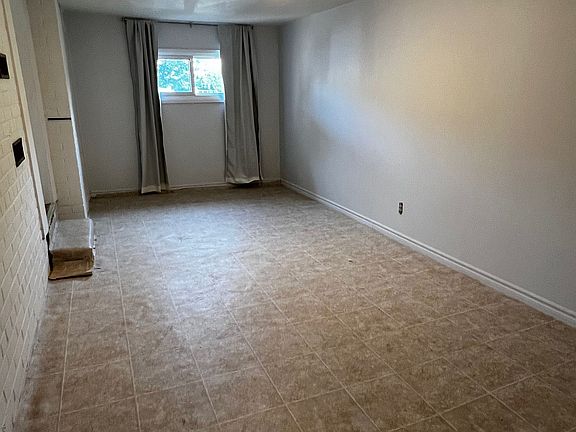 2nd image of 218 Finch Ave E