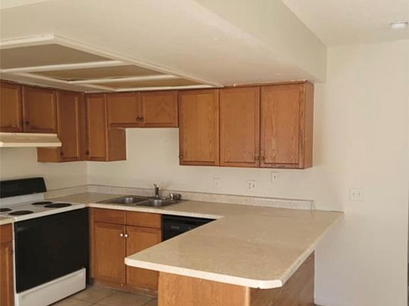 5th image of 4300 N Lamont St APT 232