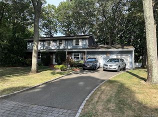 3 Wedgewood Ct, Miller Place, NY 11764