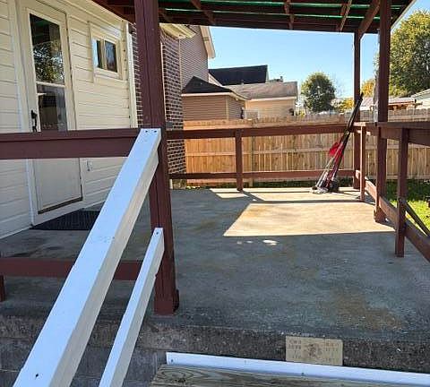 3rd image of 616 Williams St