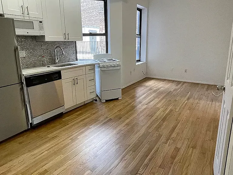 262 W 24th St #4C — Photo 1