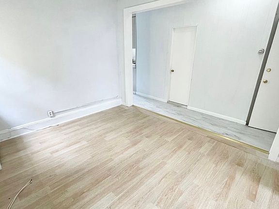 5th image of 186 Boyd Ave Floor 2
