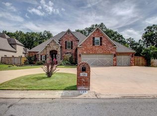 128 Marseille Dr, Maumelle, AR 72113