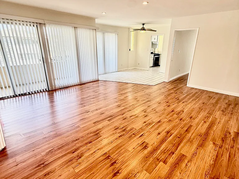 11748 Mayfield Ave #5 — Photo 8
