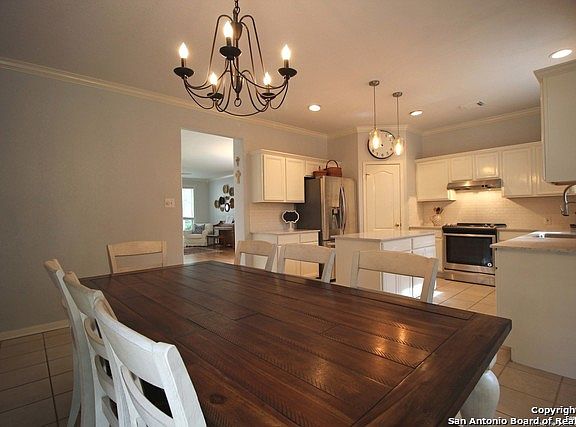 4th image of 2841 Mimosa Dr