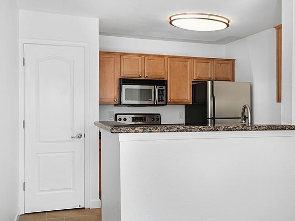 3rd image of 140 Reflections Dr APT 21