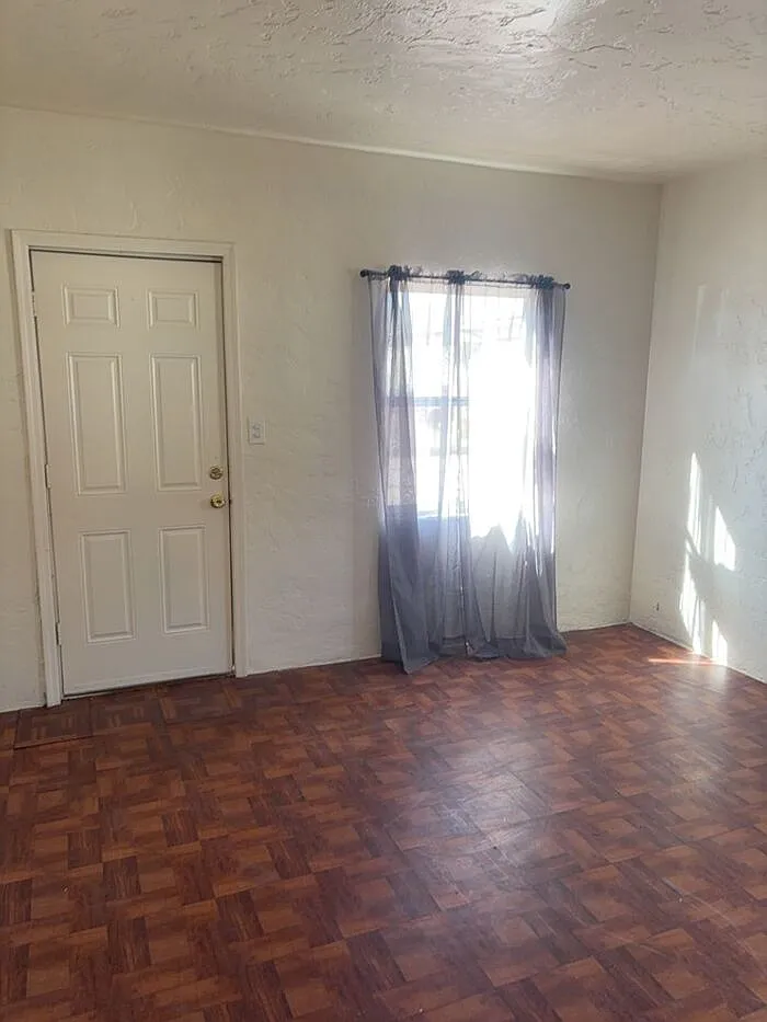 1 bed, 1.0 bath, 570 sqft, $825 — Photo 3