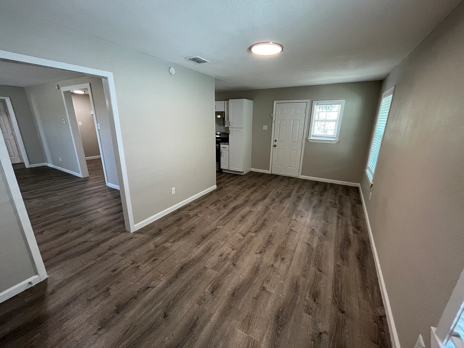 3 bed, 1422 sqft, $1,850 — Photo 4