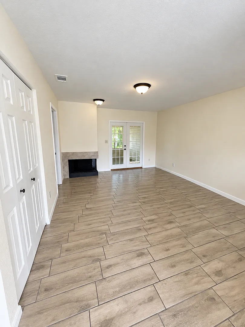 Remodeled 2 Bed 1 Bath Home | Washer/Dryer Hookups | Central Air | Pet Friendly | Section 8 Welcomed — Photo 4