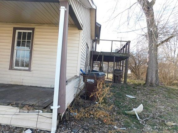 2nd image of 118 E Walnut St