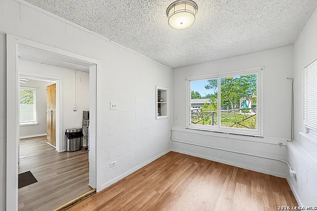 1 bed, 1.0 bath, 420 sqft, $1,200 — Photo 2