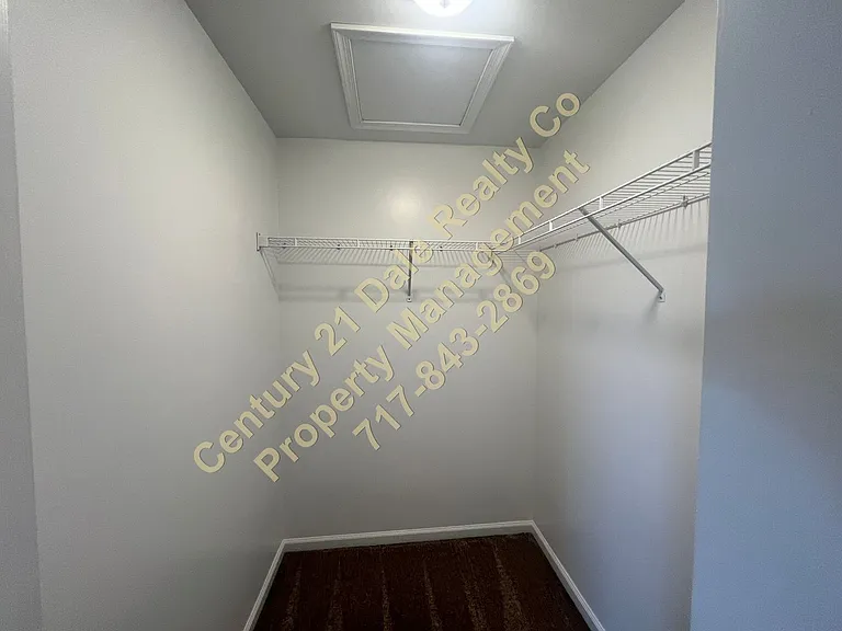 210 Royal Dr — Photo 13