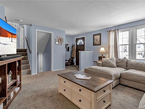 4th image of 11 W Toulon Dr