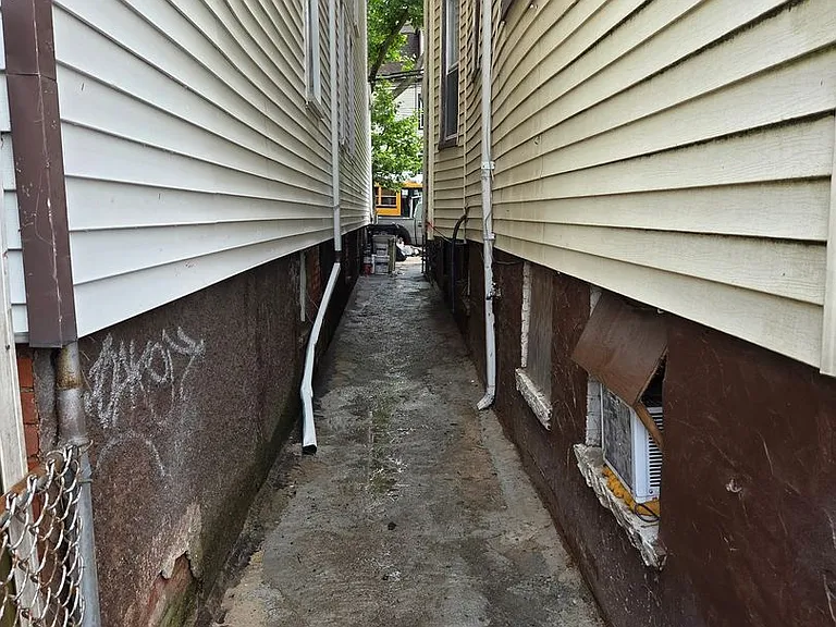 33 Springdale Ave — Photo 27