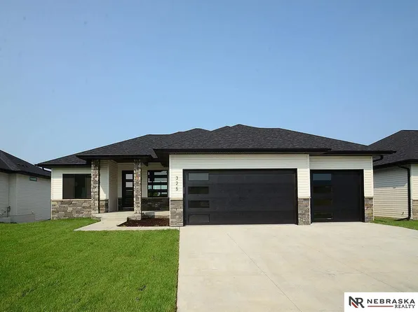 325 N 104th St, Lincoln, NE 68527