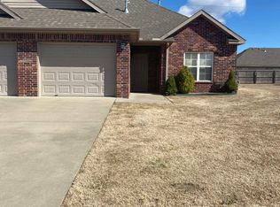 1403 Persimmon St, Centerton, AR 72719